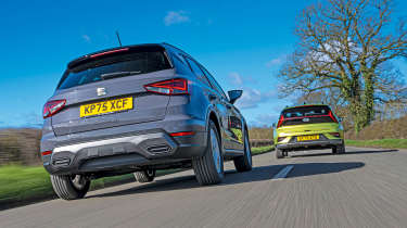 SEAT Arona и Hyundai Bayon сравнение сзади
